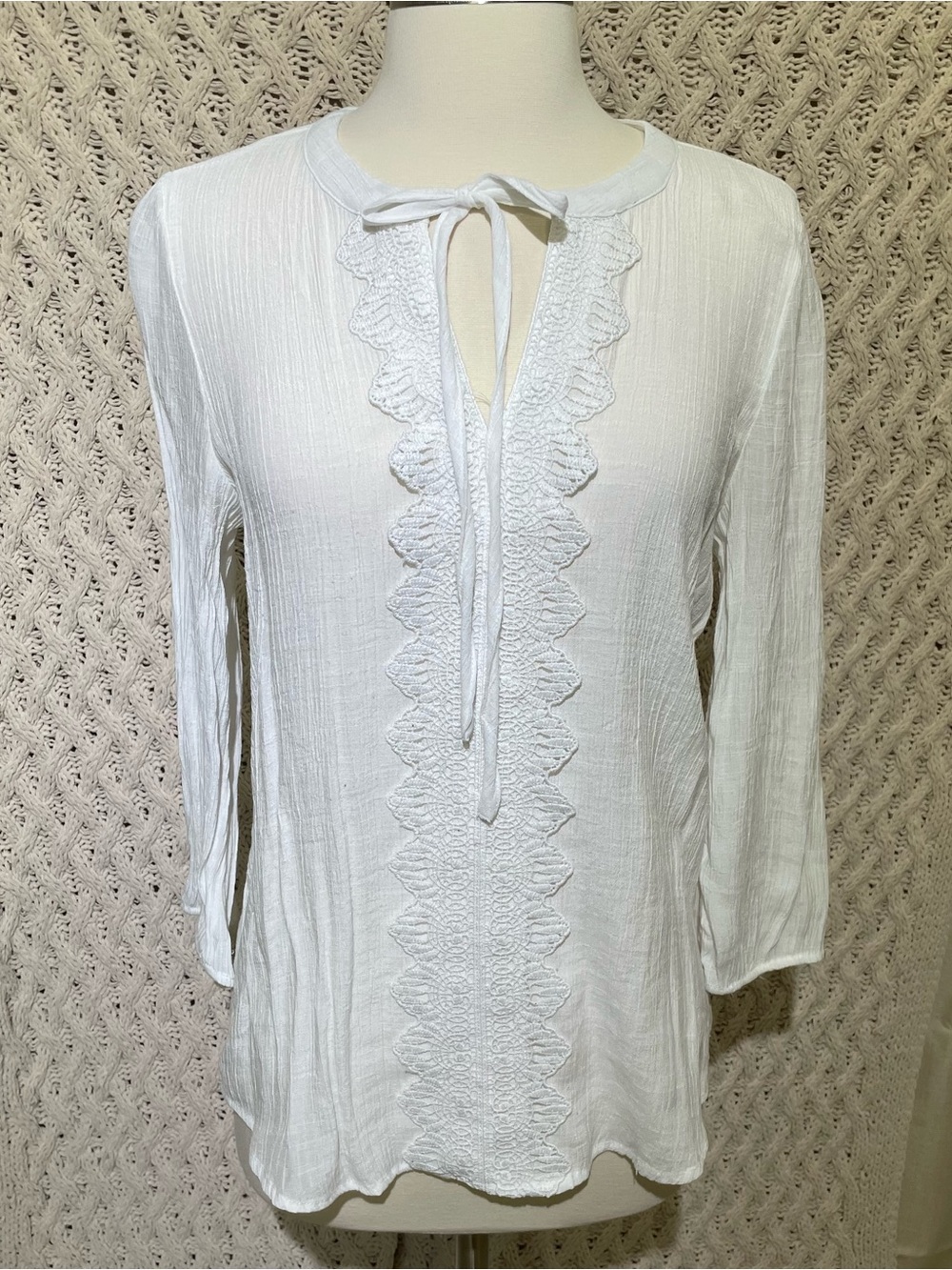 Como Blu woman White Lace-Trim Tie-Neck Blouse - Women size M